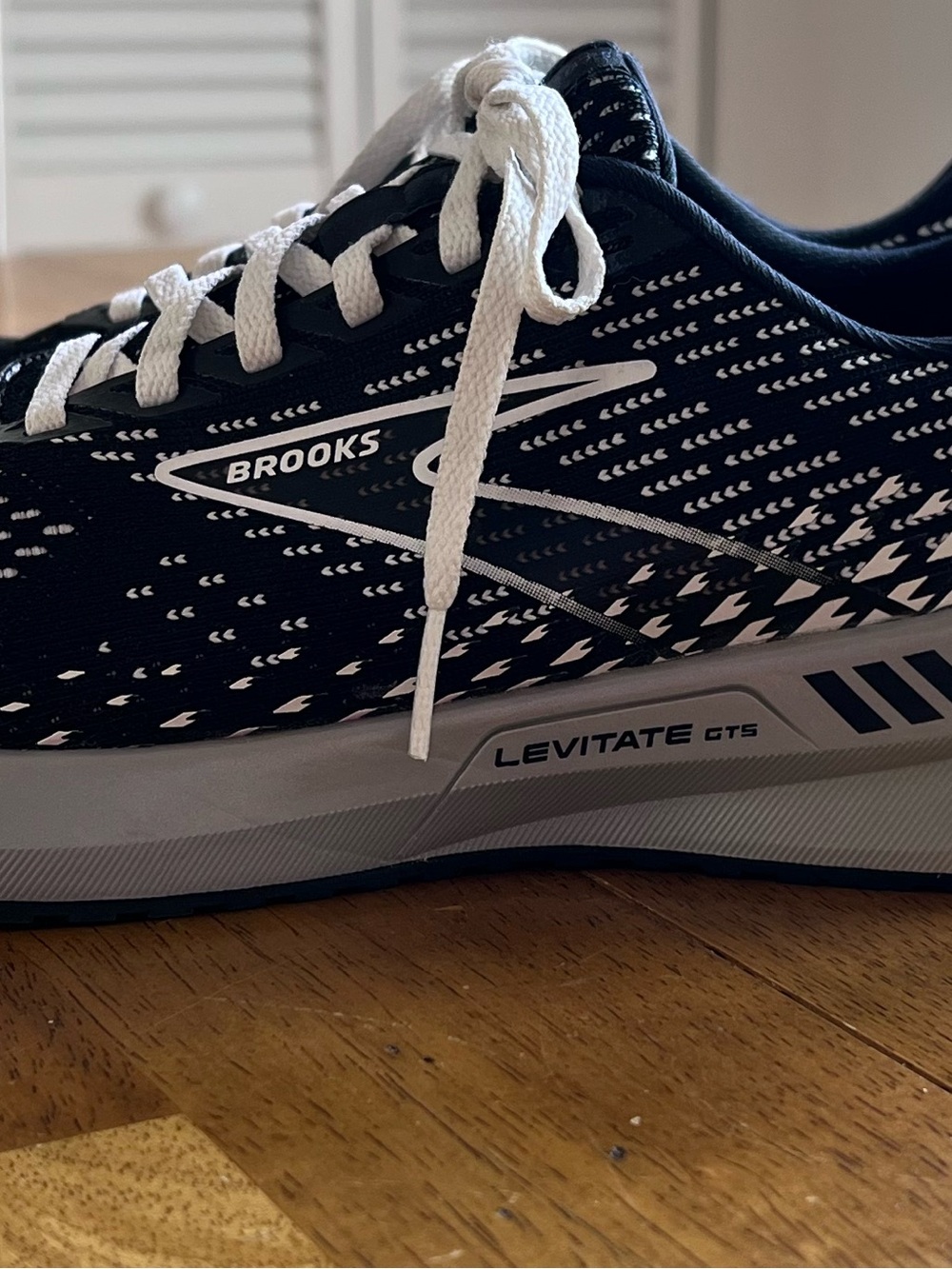 Almost NEW, Brooks Levitate GTS walking running shoes. 8 1/2 8.5 medium B - Picture 11 of 11